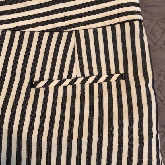 Black striped Size to Express shorts. - Picture 3 of 4
